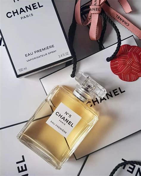 chanel no 5 flower.